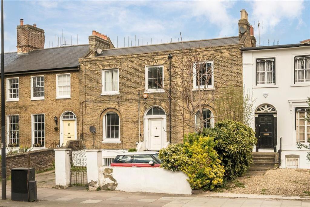 1 bed 1st Floor Flat for rent in Deptford. From Dexters - New Cross