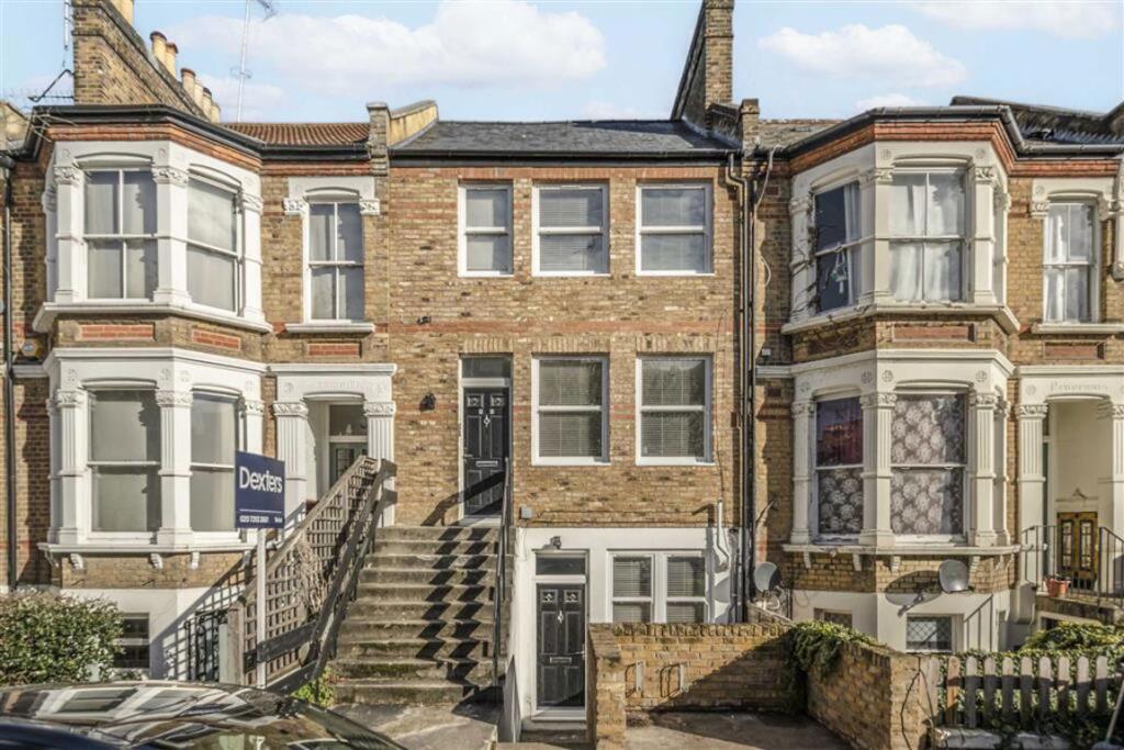 2 bed 1st Floor Flat for rent in Deptford. From Dexters - New Cross