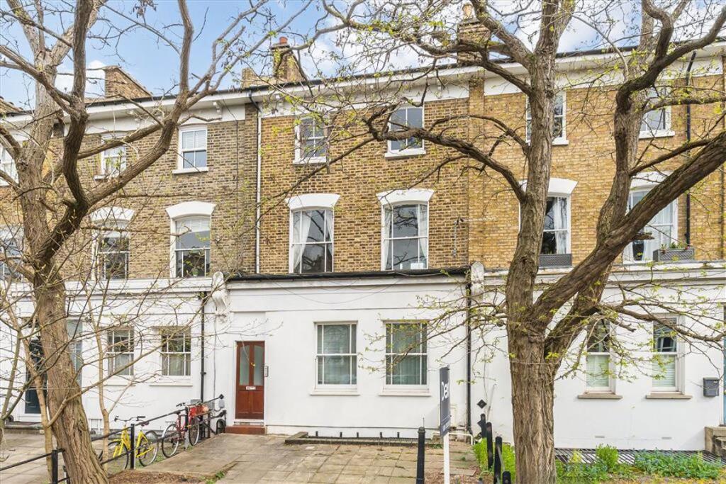 2 bed 1st Floor Flat for rent in Deptford. From Dexters - New Cross 2 bed 1st Floor Flat for rent in Deptford. From Dexters - New Cross