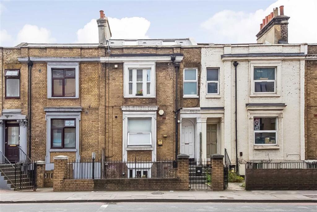 2 bed 1st Floor Flat for rent in Deptford. From Dexters - New Cross