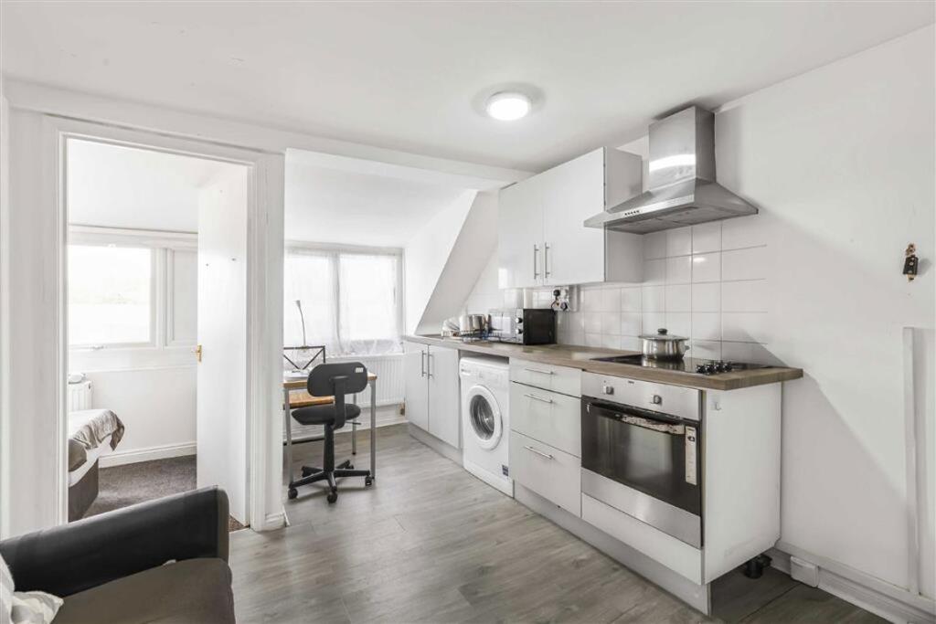 1 bed 1st Floor Flat for rent in Deptford. From Dexters - New Cross