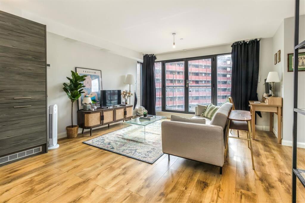 4 bed 1st Floor Flat for rent in Deptford. From Dexters - New Cross 4 bed 1st Floor Flat for rent in Deptford. From Dexters - New Cross