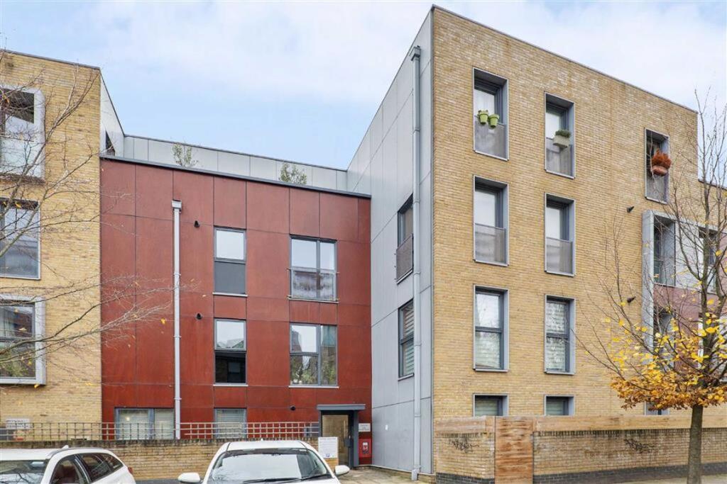 1 bed 1st Floor Flat for rent in Deptford. From Dexters - New Cross