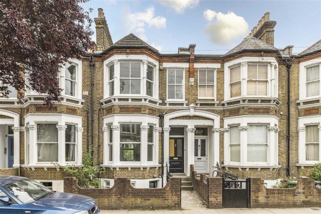 1 bed 1st Floor Flat for rent in Deptford. From Dexters - New Cross 1 bed 1st Floor Flat for rent in Deptford. From Dexters - New Cross