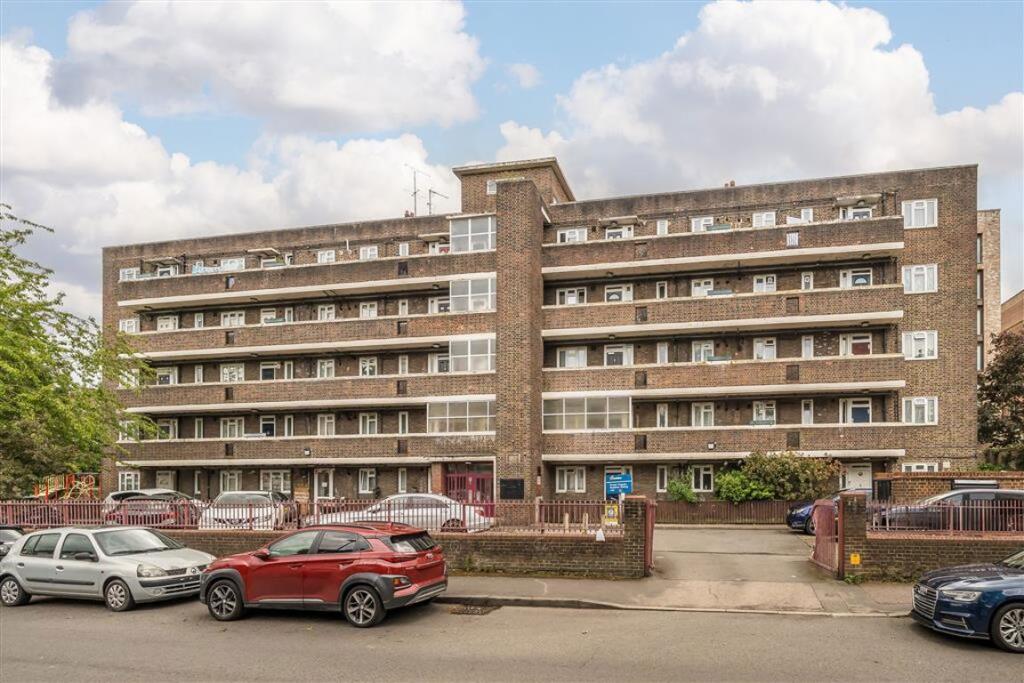 3 bed 1st Floor Flat for rent in Deptford. From Dexters - New Cross 3 bed 1st Floor Flat for rent in Deptford. From Dexters - New Cross