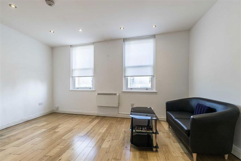 1 bed 1st Floor Flat for rent in Deptford. From Dexters - New Cross