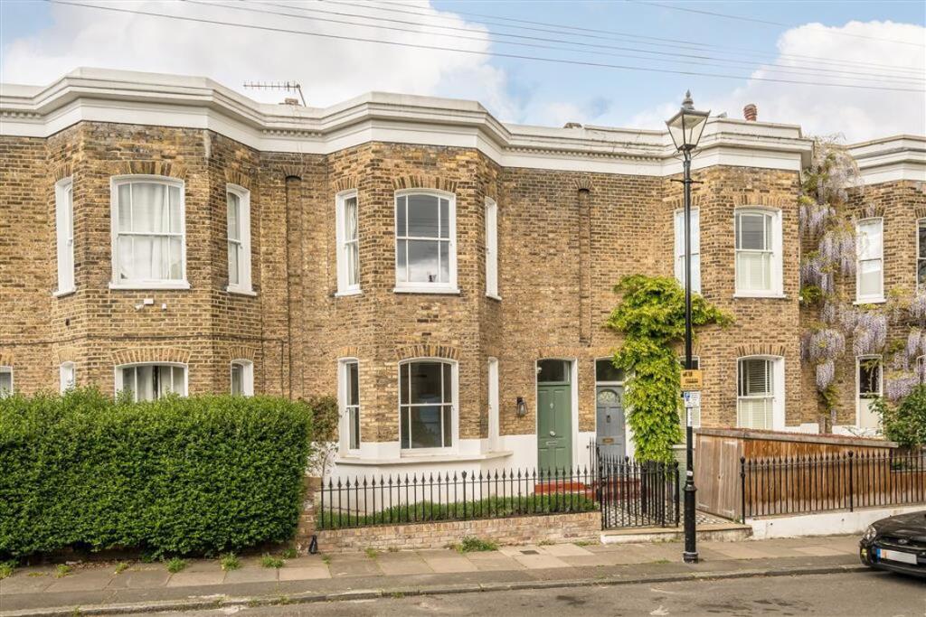 3 bed Detached for rent in Deptford. From Dexters - New Cross