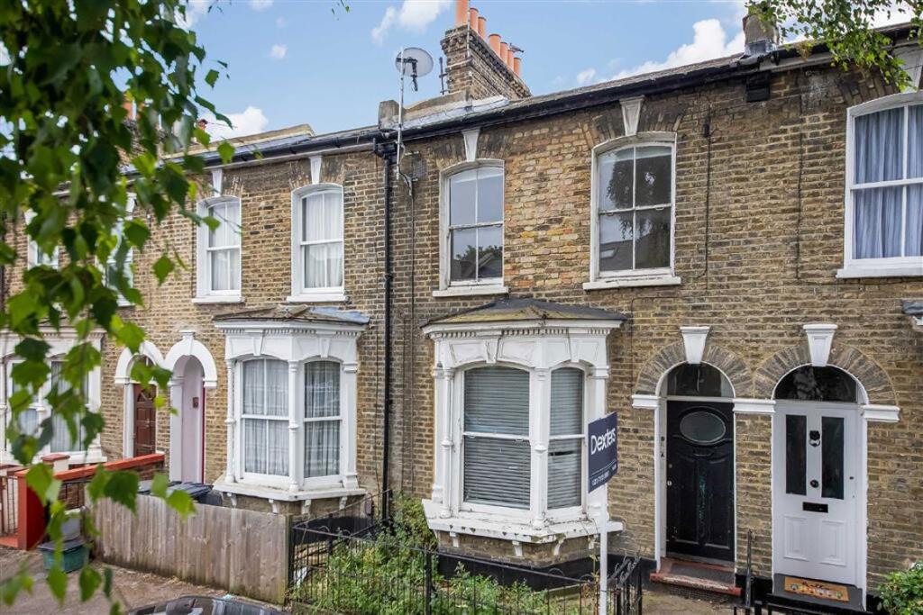 1 bed 1st Floor Flat for rent in Deptford. From Dexters - New Cross