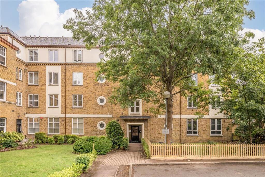 4 bed 1st Floor Flat for rent in Deptford. From Dexters - New Cross 4 bed 1st Floor Flat for rent in Deptford. From Dexters - New Cross