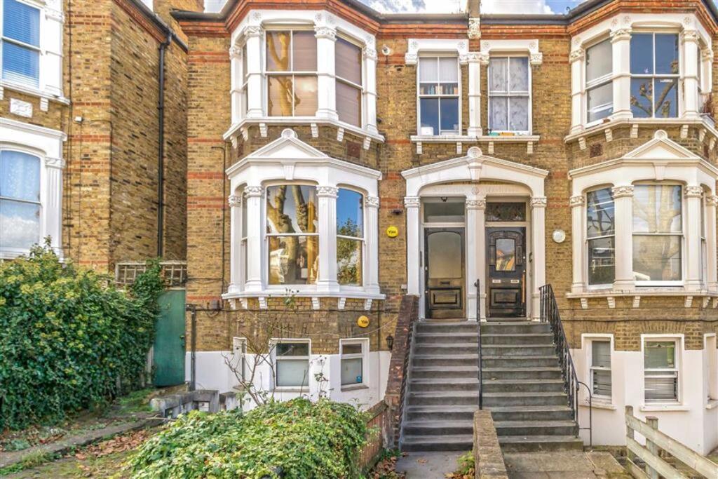 1 bed 1st Floor Flat for rent in Deptford. From Dexters - New Cross 1 bed 1st Floor Flat for rent in Deptford. From Dexters - New Cross