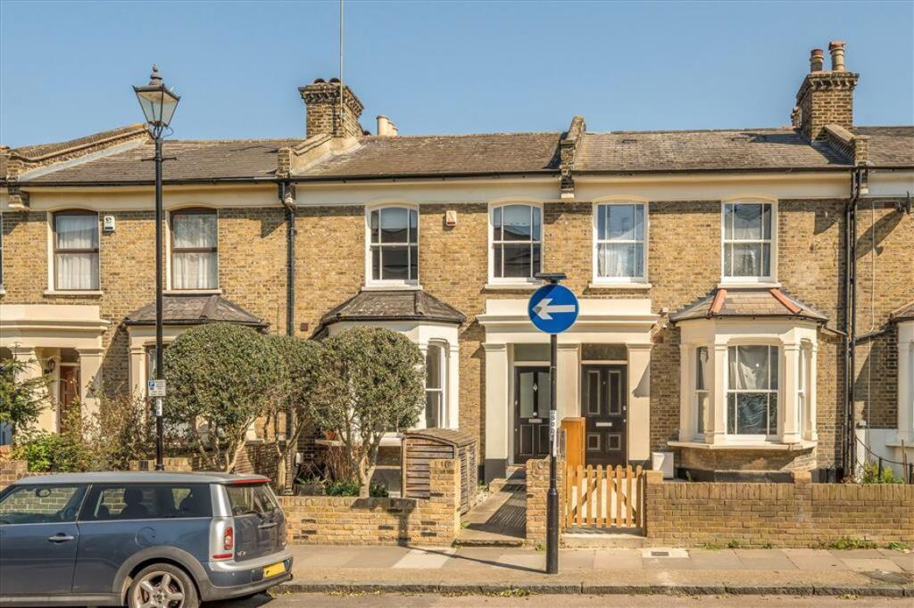 4 bed Mid Terraced House for rent in Deptford. From Dexters - New Cross