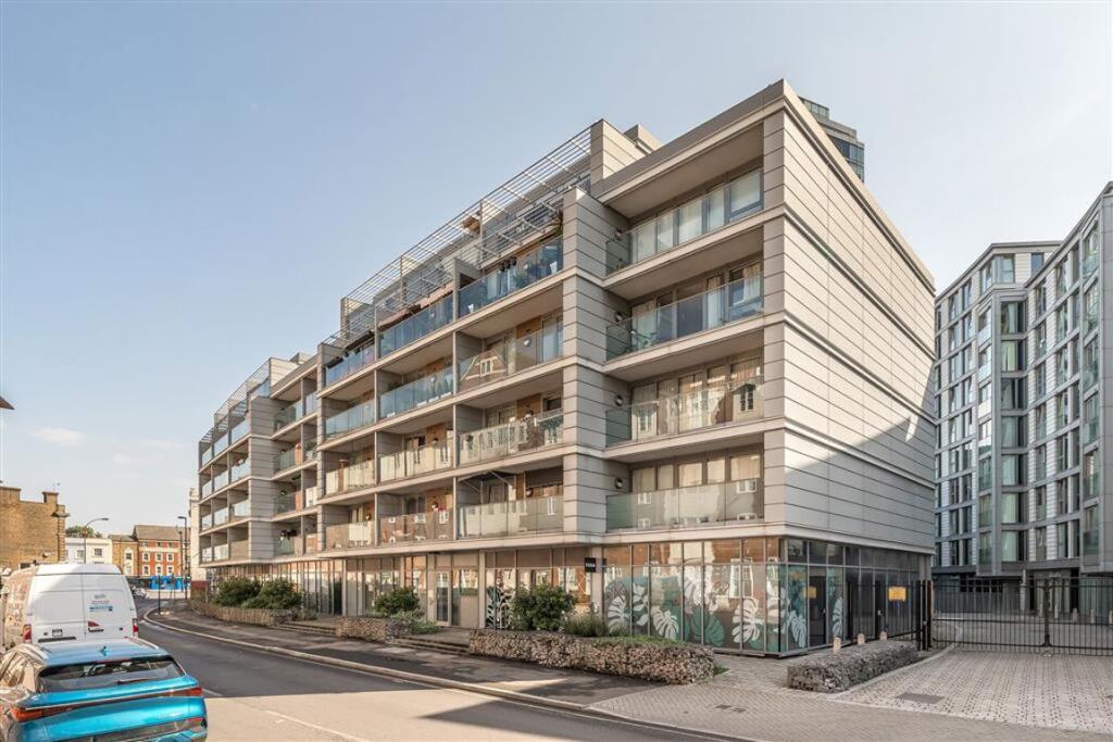 1 bed 1st Floor Flat for rent in Deptford. From Dexters - New Cross