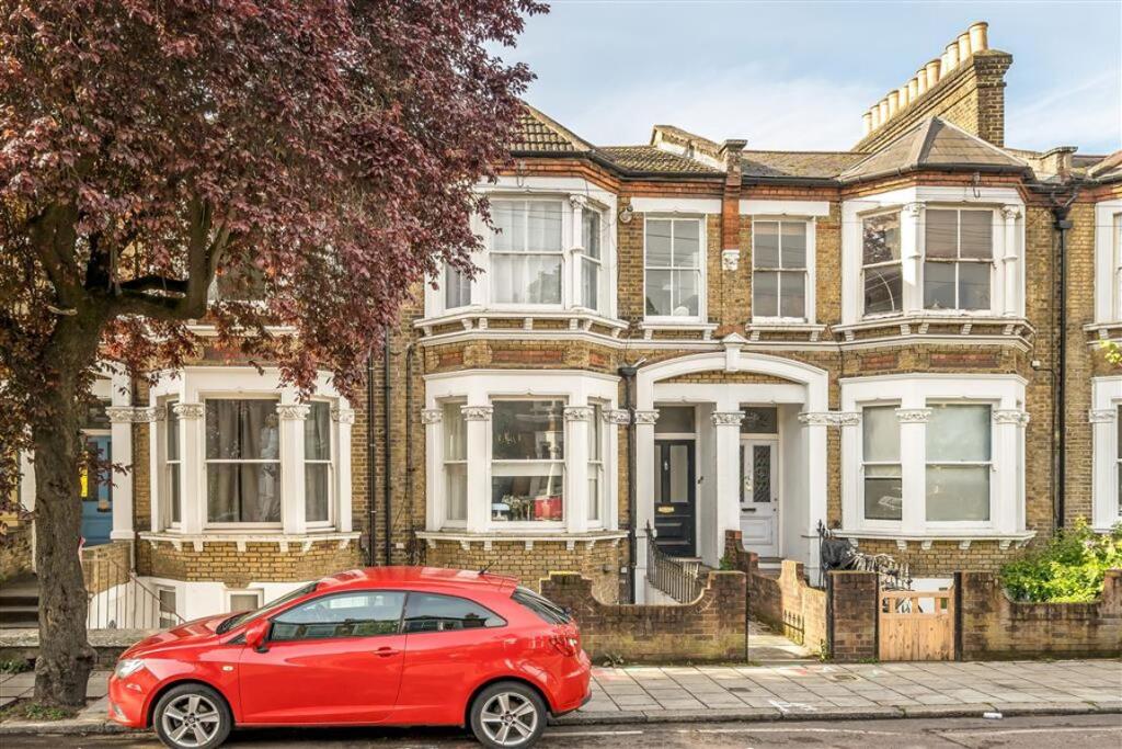 2 bed 1st Floor Flat for rent in Deptford. From Dexters - New Cross