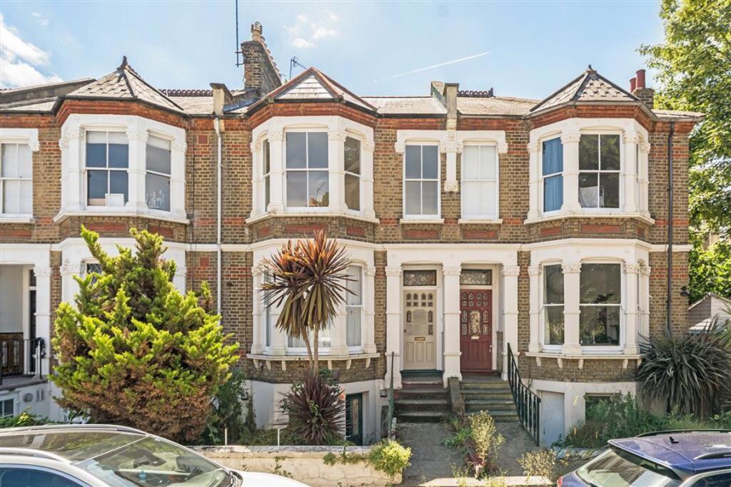 2 bed 1st Floor Flat for rent in Deptford. From Dexters - New Cross 2 bed 1st Floor Flat for rent in Deptford. From Dexters - New Cross