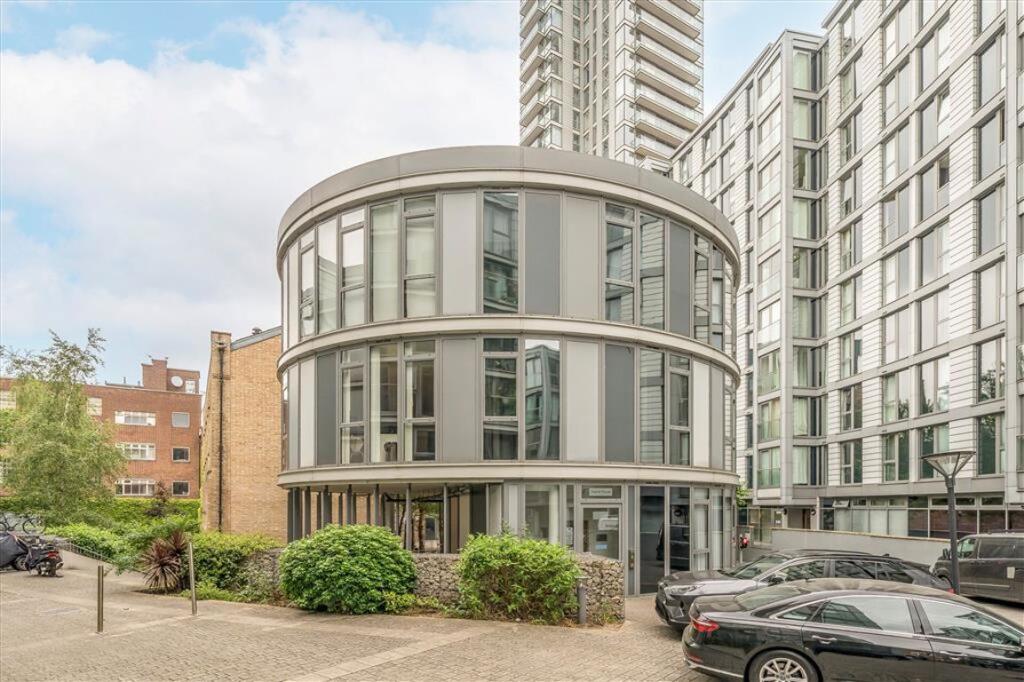4 bed 1st Floor Flat for rent in Deptford. From Dexters - New Cross