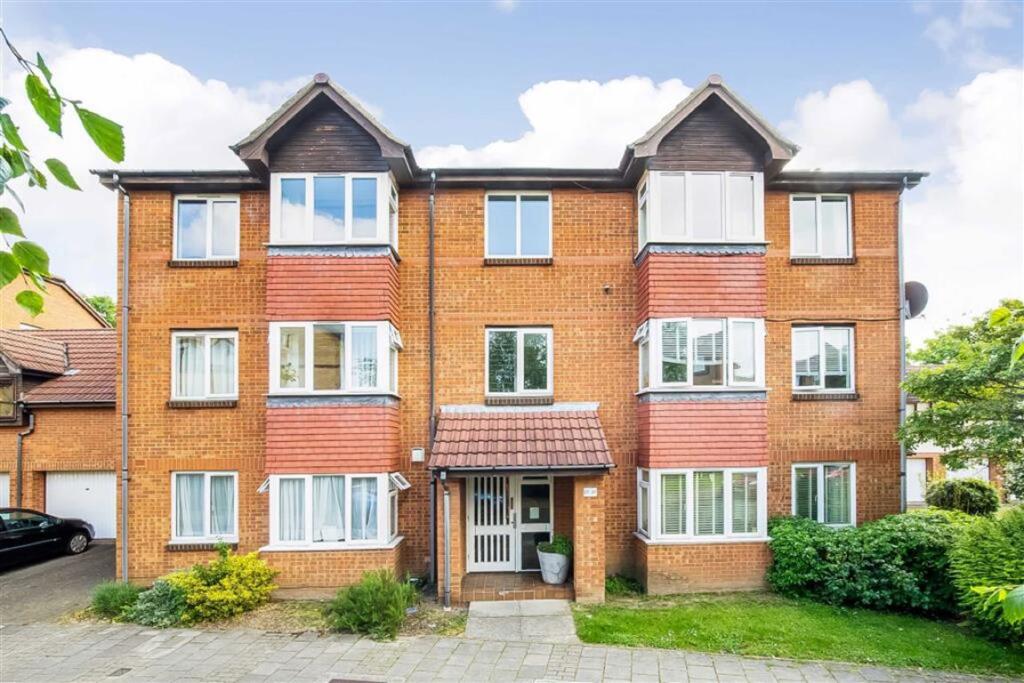 2 bed 1st Floor Flat for rent in Deptford. From Dexters - New Cross