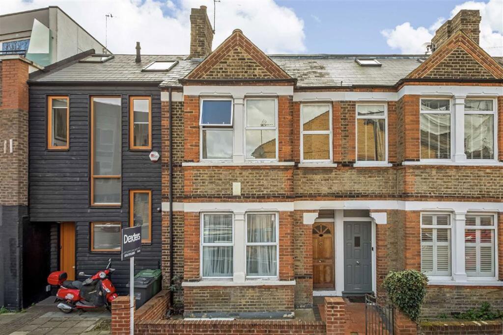 3 bed Mid Terraced House for rent in Lewisham. From Dexters - New Cross 3 bed Mid Terraced House for rent in Lewisham. From Dexters - New Cross