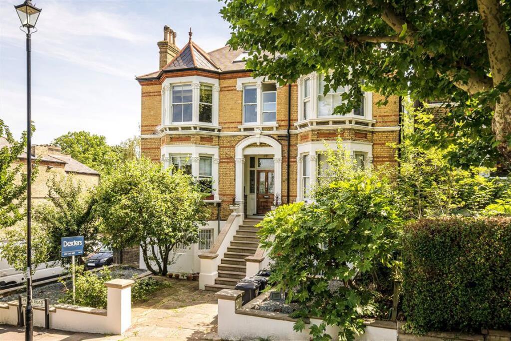 2 bed 1st Floor Flat for rent in Deptford. From Dexters - New Cross 2 bed 1st Floor Flat for rent in Deptford. From Dexters - New Cross