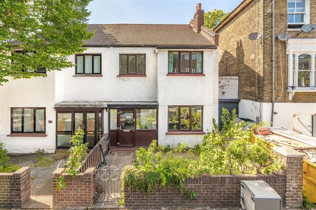 3 bed Detached for rent in Deptford. From Dexters - New Cross