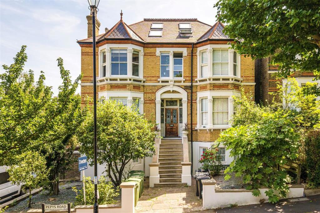 1 bed 1st Floor Flat for rent in Deptford. From Dexters - New Cross