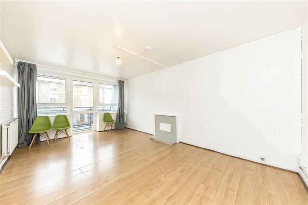 3 bed 1st Floor Flat for rent in Deptford. From Dexters - New Cross