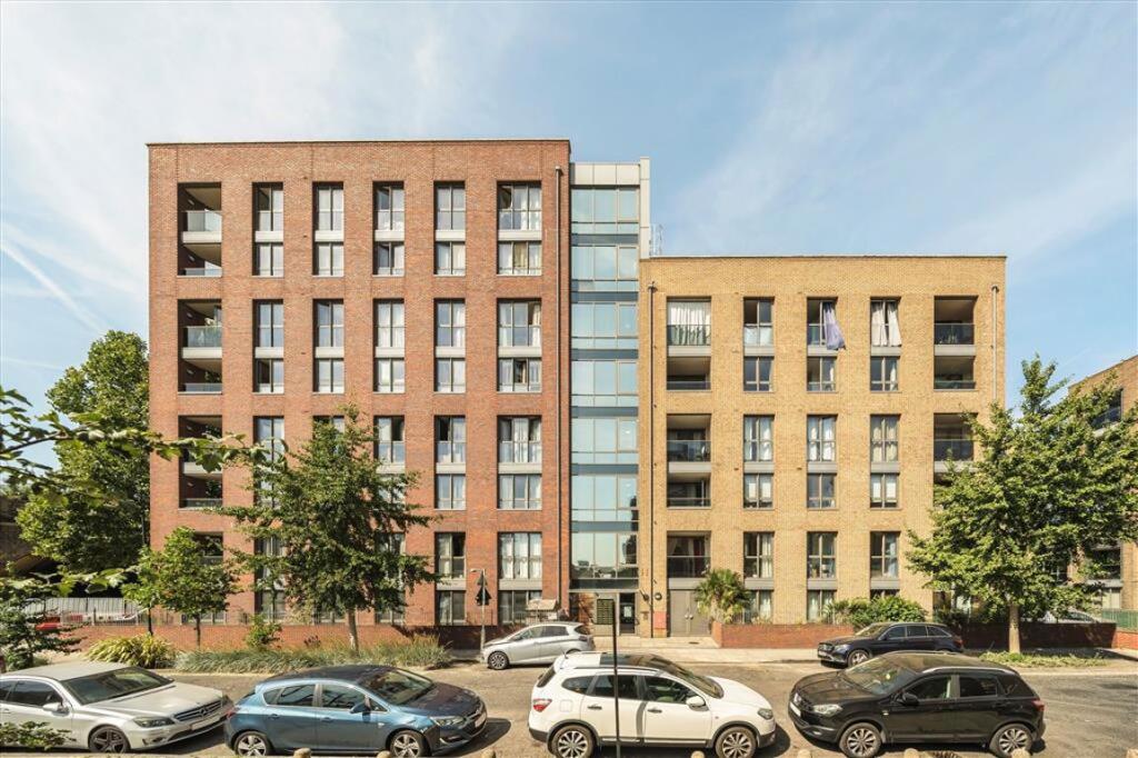 2 bed 1st Floor Flat for rent in Bermondsey. From Dexters - New Cross
