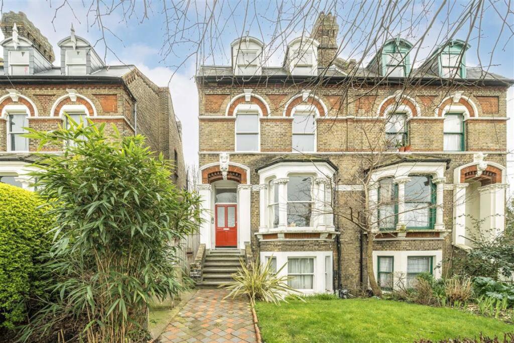 2 bed 1st Floor Flat for rent in Deptford. From Dexters - New Cross 2 bed 1st Floor Flat for rent in Deptford. From Dexters - New Cross