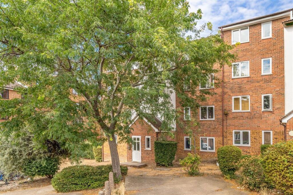 1 bed 1st Floor Flat for rent in Deptford. From Dexters - New Cross