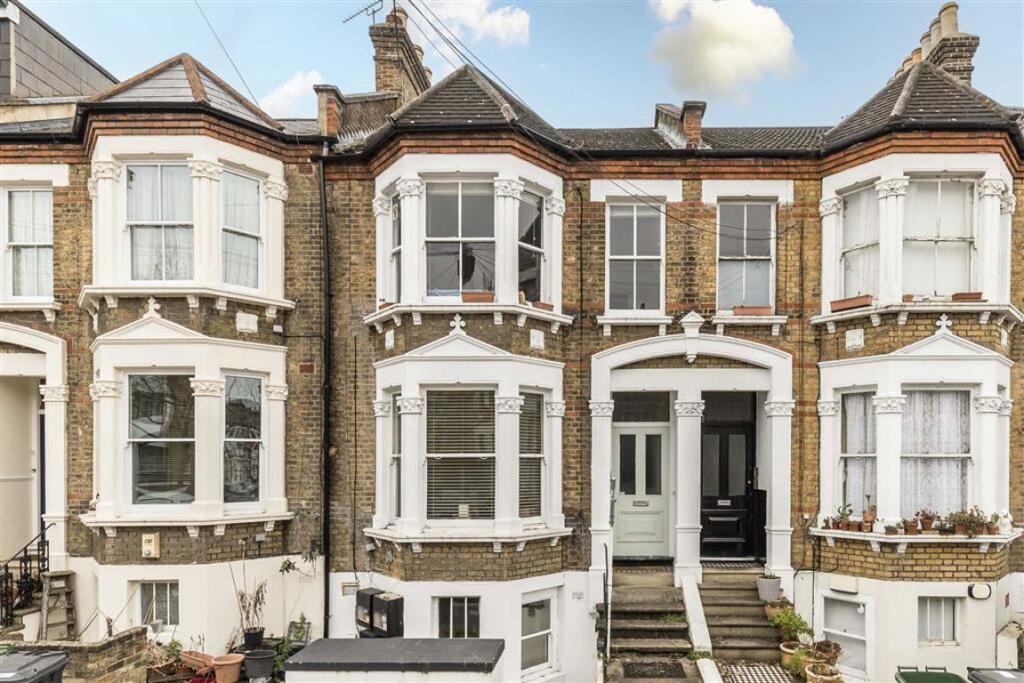 2 bed 1st Floor Flat for rent in Deptford. From Dexters - New Cross 2 bed 1st Floor Flat for rent in Deptford. From Dexters - New Cross