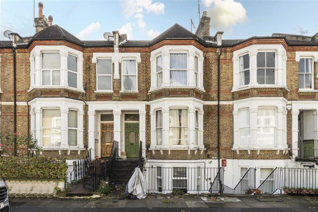1 bed 1st Floor Flat for rent in Deptford. From Dexters - New Cross