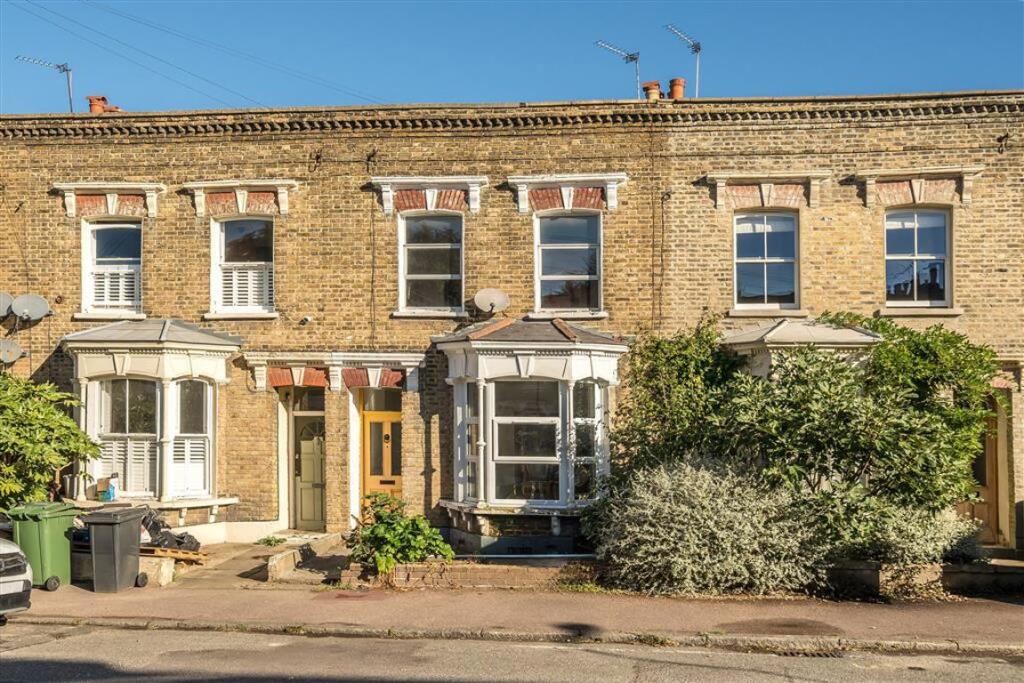 3 bed Mid Terraced House for rent in Deptford. From Dexters - New Cross