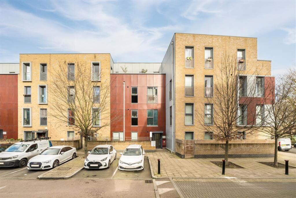 1 bed 1st Floor Flat for rent in Deptford. From Dexters - New Cross