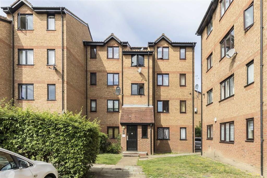 1 bed 1st Floor Flat for rent in Deptford. From Dexters - New Cross