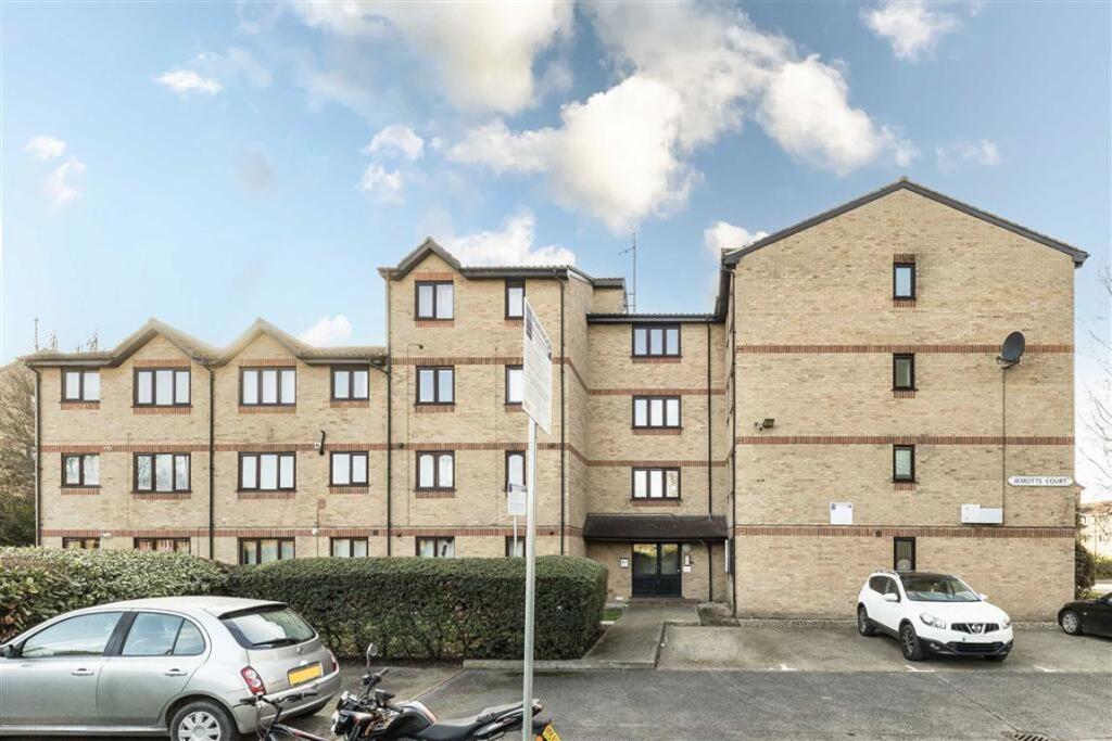1 bed 1st Floor Flat for rent in Deptford. From Dexters - New Cross