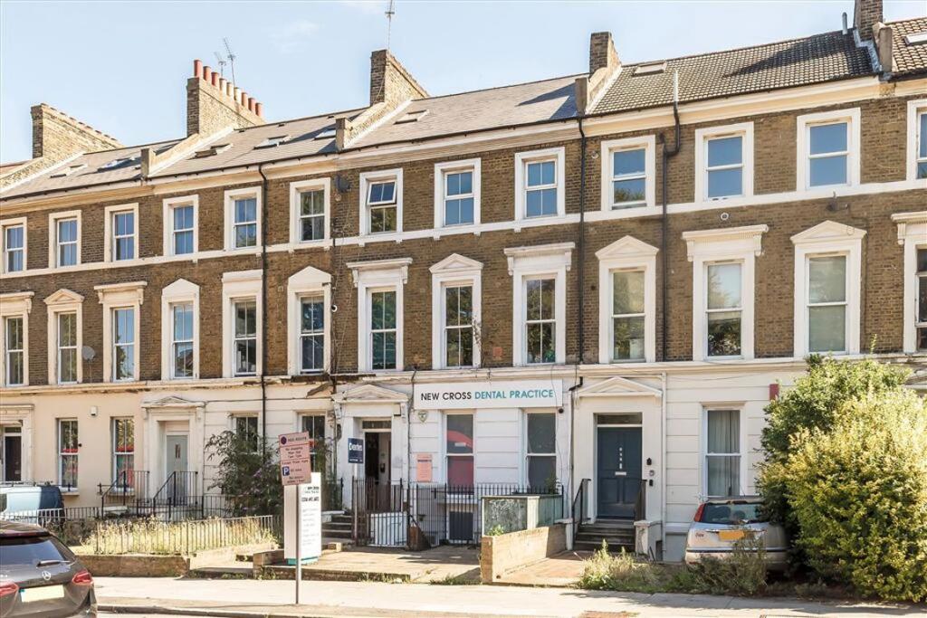 3 bed 1st Floor Flat for rent in Deptford. From Dexters - New Cross