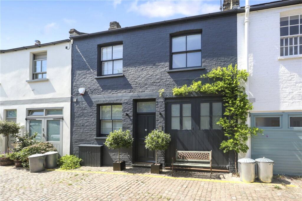 3 bed Mid Terraced House for rent in London. From Winkworth - Notting Hill