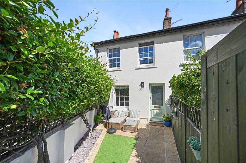 2 bed Detached for rent in London. From Winkworth - Notting Hill