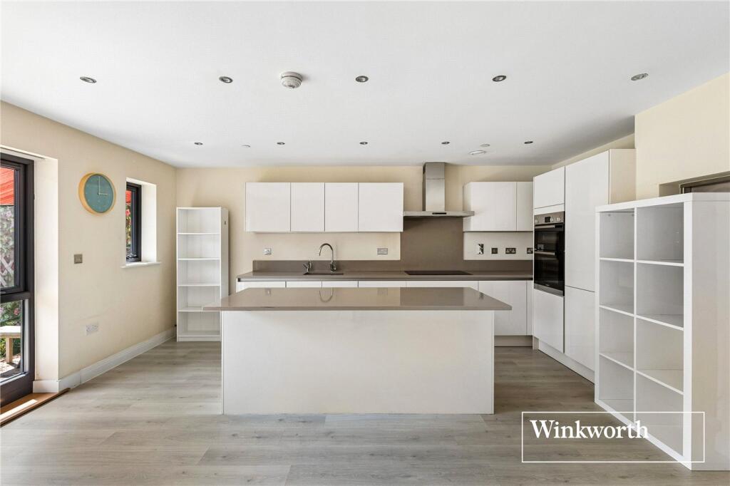 4 bed Town House for rent in Finchley. From Winkworth - Finchley