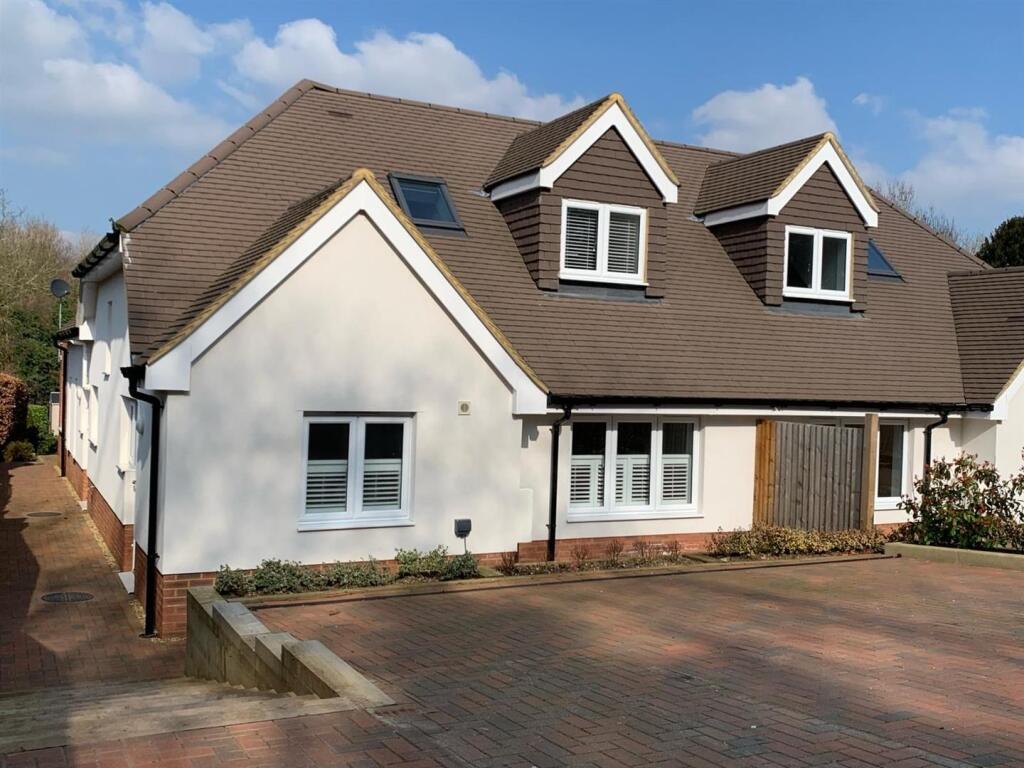 4 bed Semi Detached for rent in Hemel Hempstead. From Regent Estates - Berkhamsted 4 bed Semi Detached for rent in Hemel Hempstead. From Regent Estates - Berkhamsted