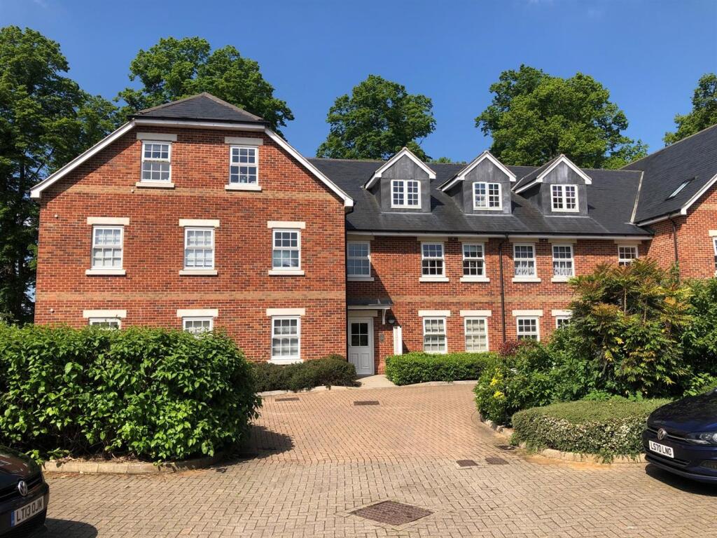 2 bed Apartment for rent in Frogmore. From Regent Estates - Berkhamsted