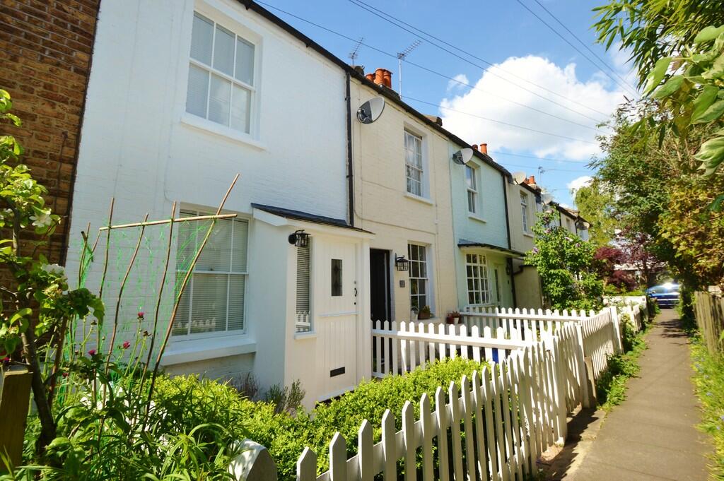 2 bed Cottage for rent in Thames Ditton. From Greenfield Estate Agents - Surbiton