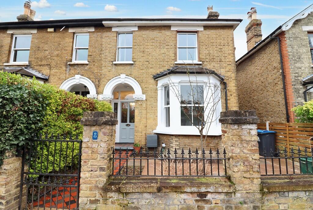 3 bed Semi-Detached House for rent in Surbiton. From Greenfield Estate Agents - Surbiton