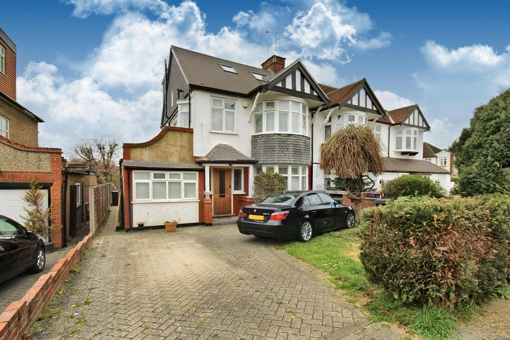 5 bed Semi-Detached House for rent in Surbiton. From Greenfield Estate Agents - Surbiton