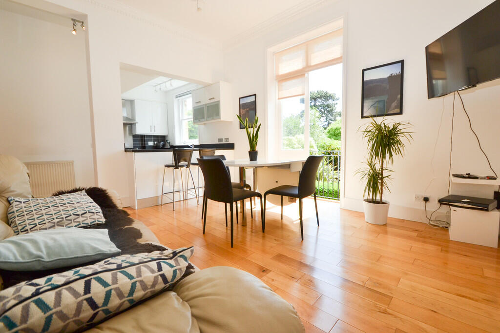 2 bed Apartment for rent in Surbiton. From Greenfield Estate Agents - Surbiton