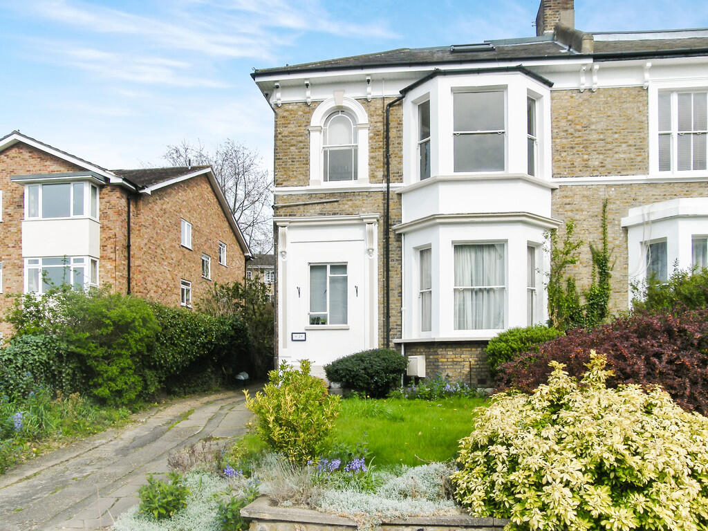 2 bed 1st Floor Flat for rent in Surbiton. From Greenfield Estate Agents - Surbiton