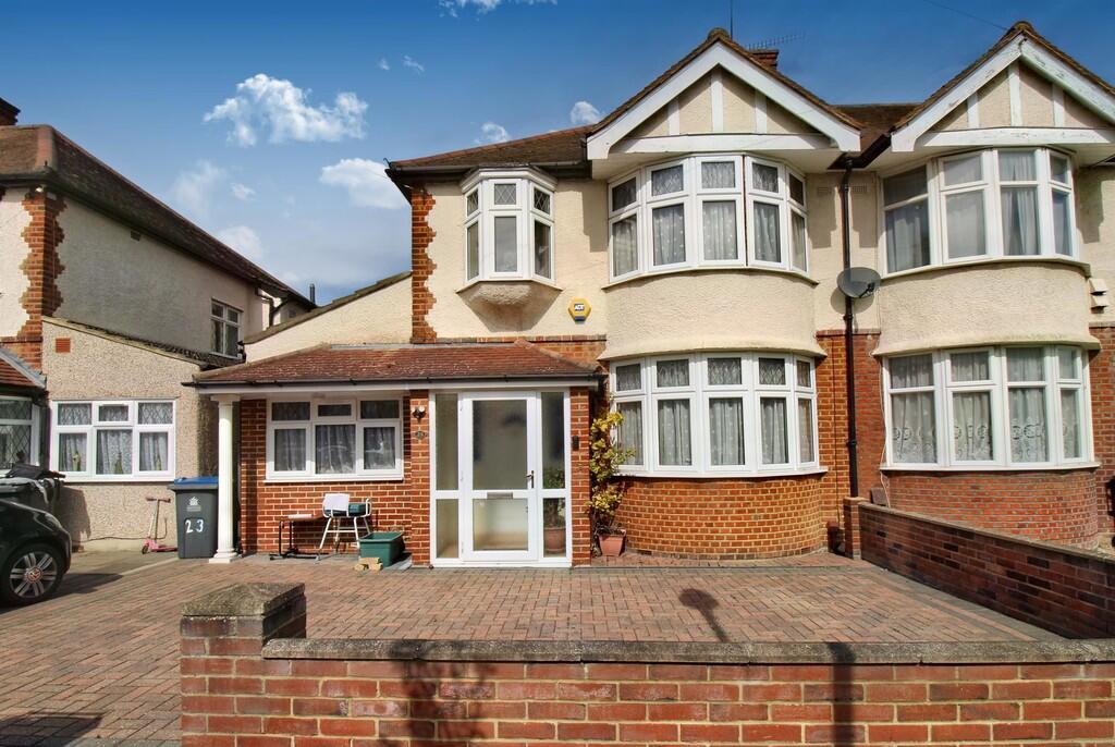4 bed Semi Detached for rent in Surbiton. From Greenfield Estate Agents - Surbiton