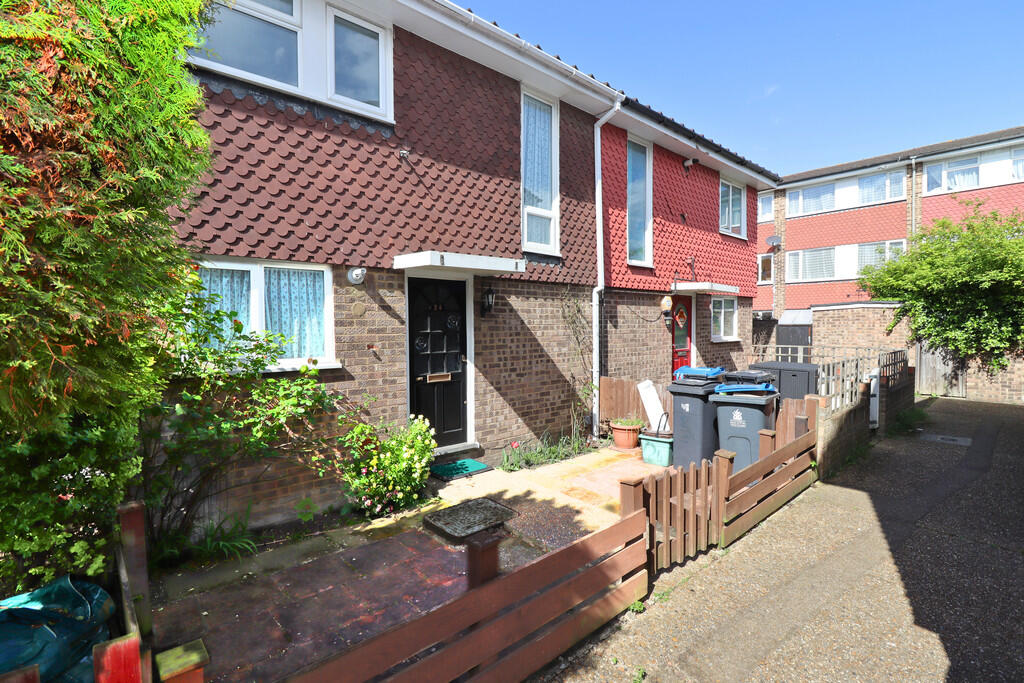 2 bed Mid Terraced House for rent in Surbiton. From Greenfield Estate Agents - Surbiton
