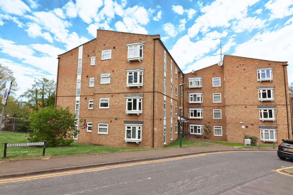 2 bed Apartment for rent in Carshalton. From Greenfield Estate Agents - Surbiton