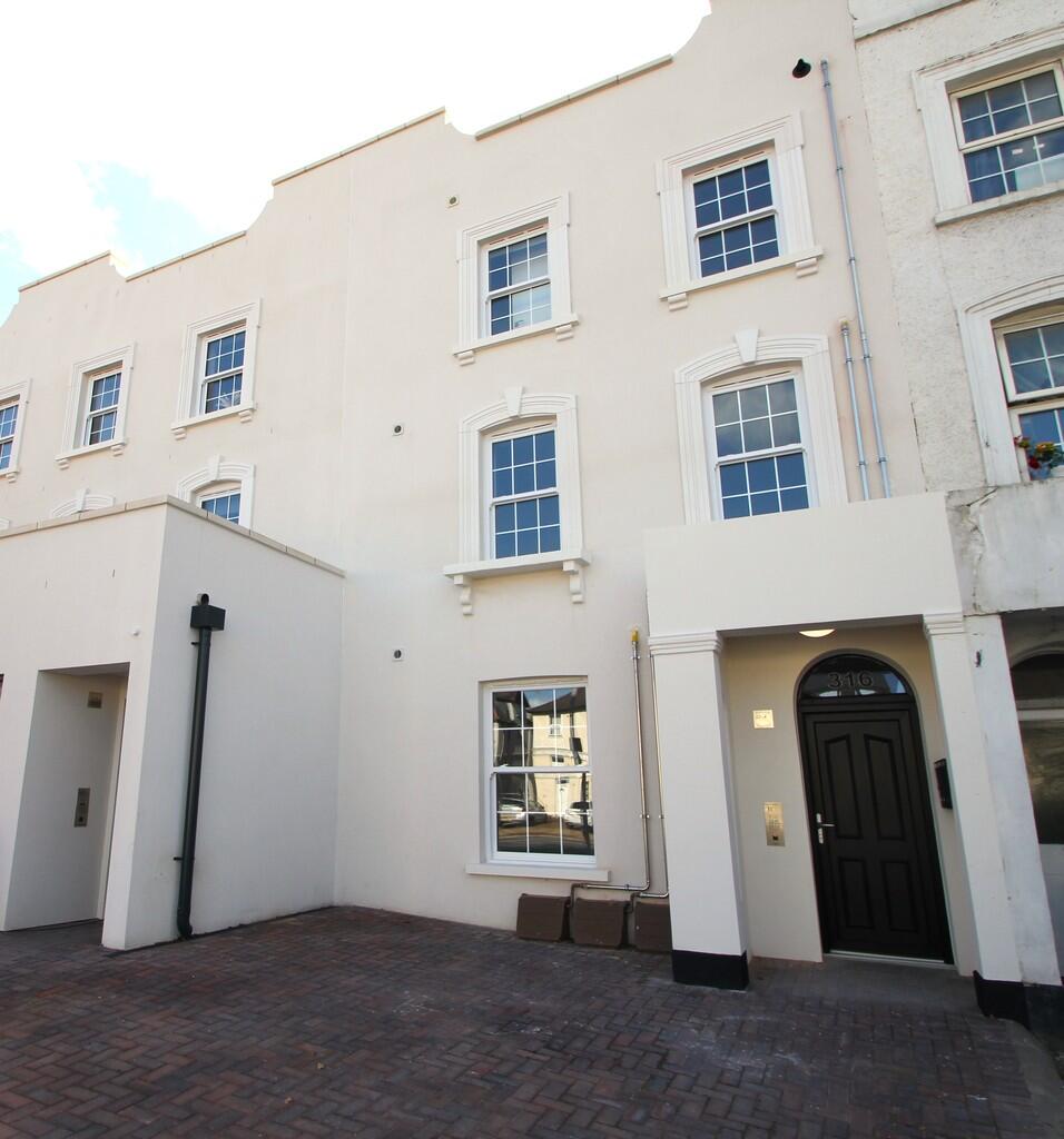2 bed Apartment for rent in Surbiton. From Greenfield Estate Agents - Surbiton