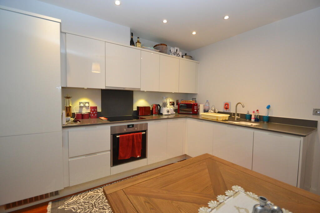 1 bed Apartment for rent in Surbiton. From Greenfield Estate Agents - Surbiton 1 bed Apartment for rent in Surbiton. From Greenfield Estate Agents - Surbiton